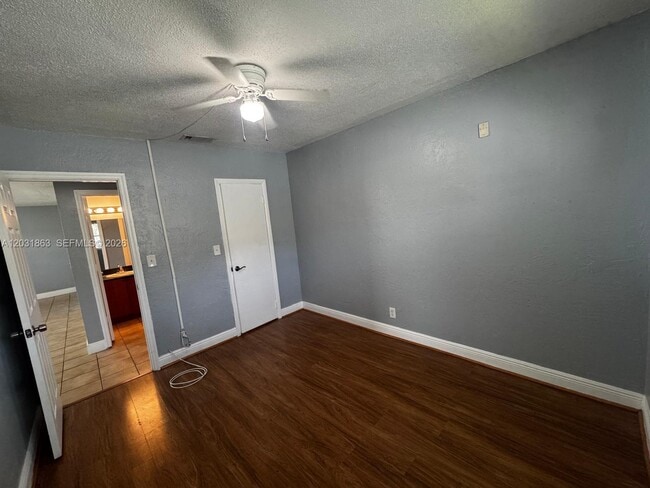 Building Photo - 4061 N Dixie Hwy