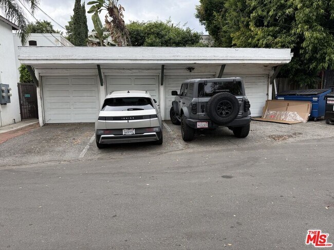 Building Photo - 1132 N Vista St