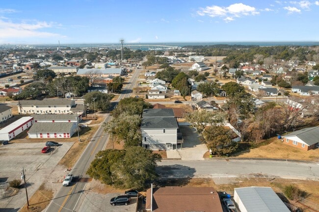 Building Photo - Modern Beaufort Townhome available for Long Term Rental