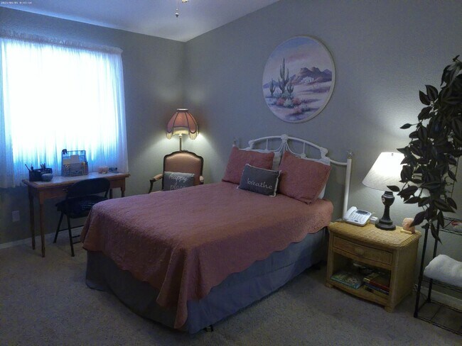 Building Photo - Fully furnished short term rental less then 6 months great for winter rental