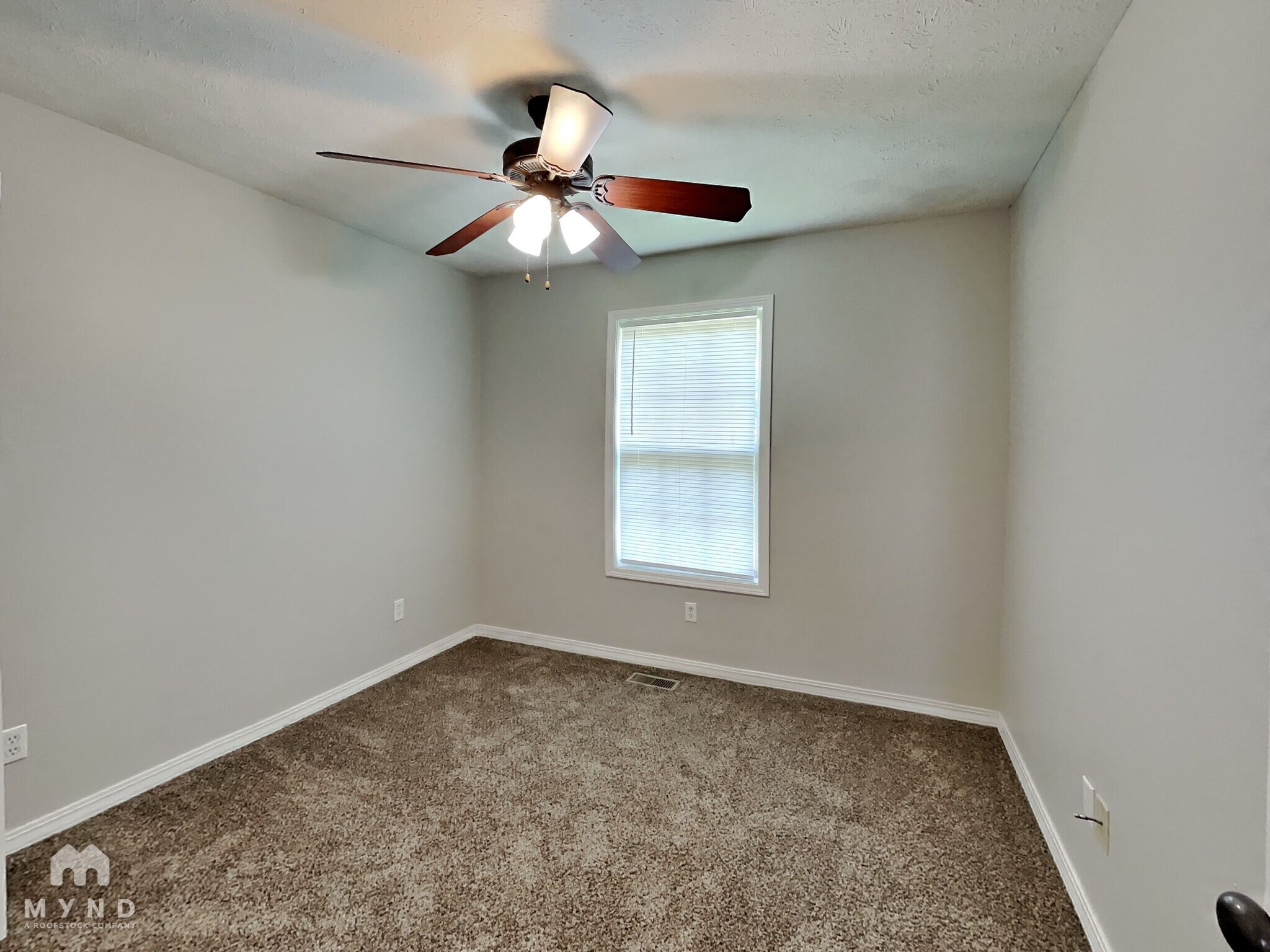 Building Photo - 624 S Mahn Ave