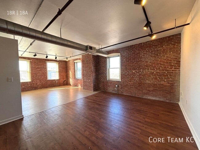 Primary Photo - LARGE LOFT in River Market