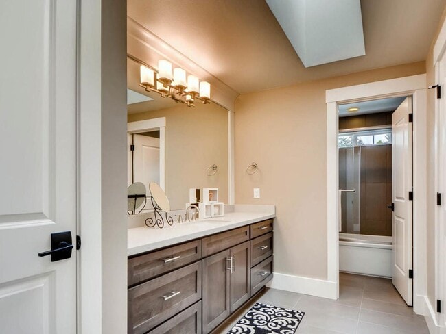 Building Photo - Highly desirable location and floor plan.
