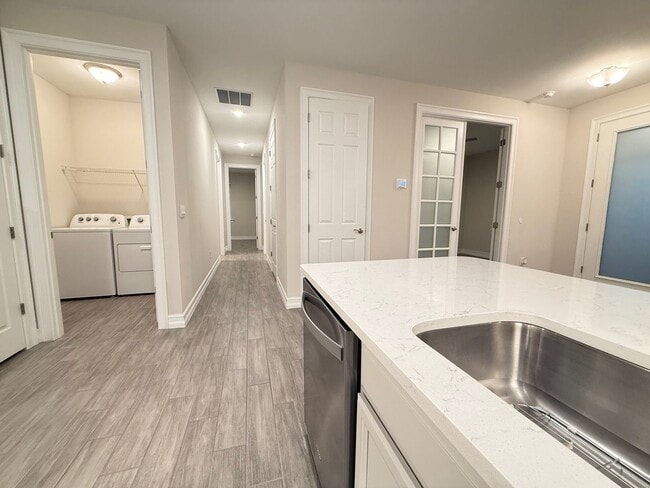 Building Photo - Annual Unfurnished Rental – 3 Bedroom Home in gated community South Naples