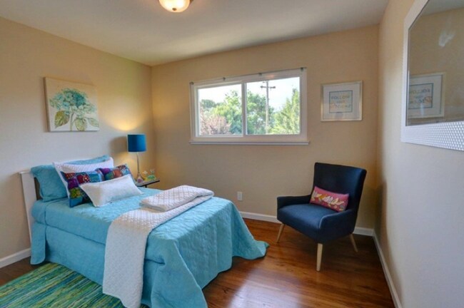 Building Photo - Executive 5BR Home with Private Backyard Retreat