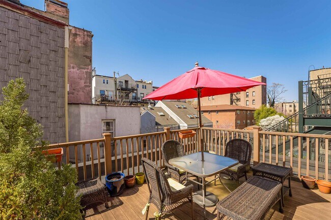 Building Photo - 202 Garden St