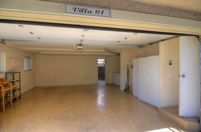 Building Photo - Excellent Santa Clara Location! Open Floor Plan! Granite Counters!