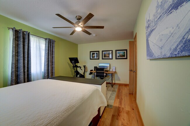Building Photo - 383 E Coronado Ln