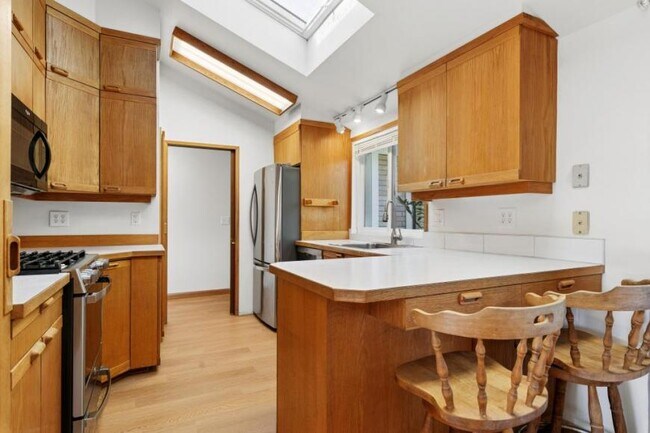 Building Photo - 4 bedroom in Redmond WA 98056