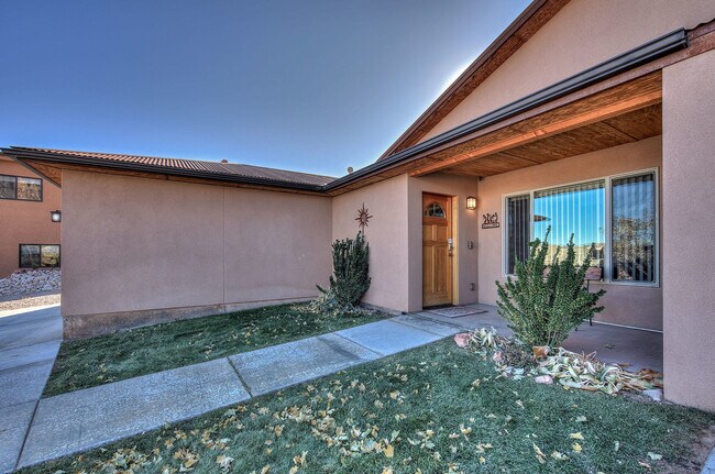 Building Photo - 3366 Oleander Ln