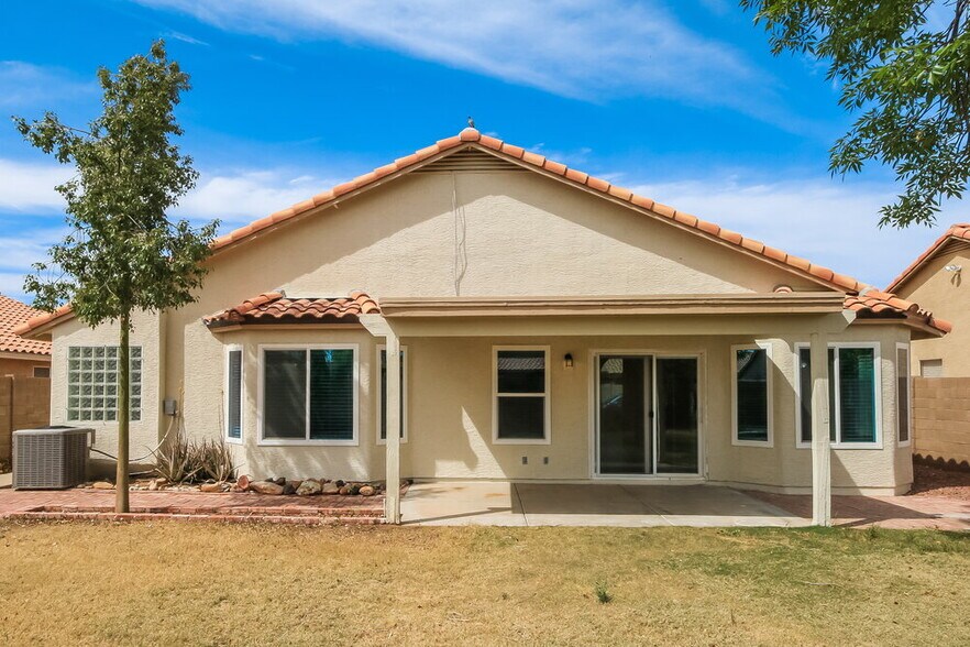 Building Photo - 6951 E Lomita Ave