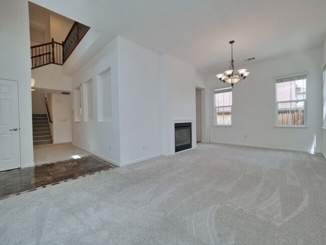 Building Photo - Gorgeous 4 Bed, 3.5 Bath in Brentwood