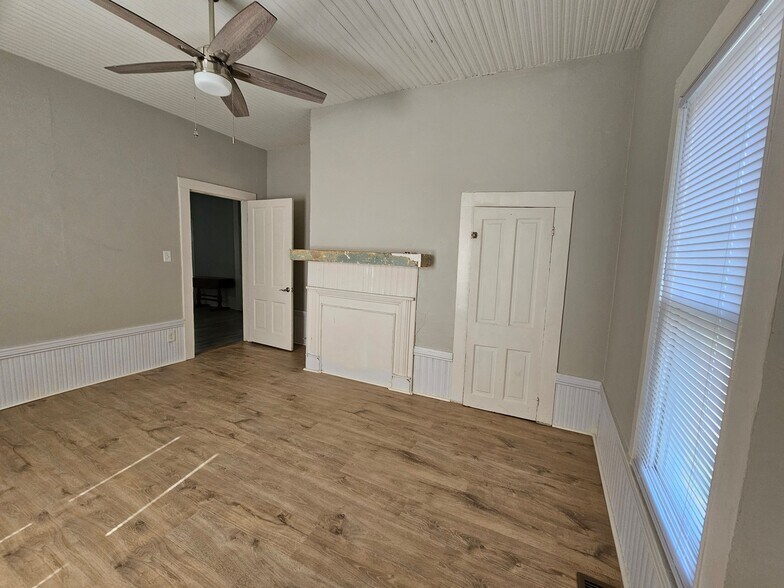 Building Photo - 4058 West Ave