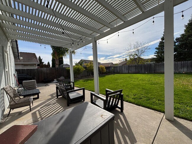 Building Photo - 1012 Freshwater Ct