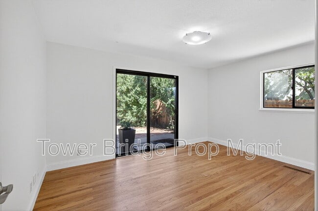 Building Photo - 3937 Orangewood Dr
