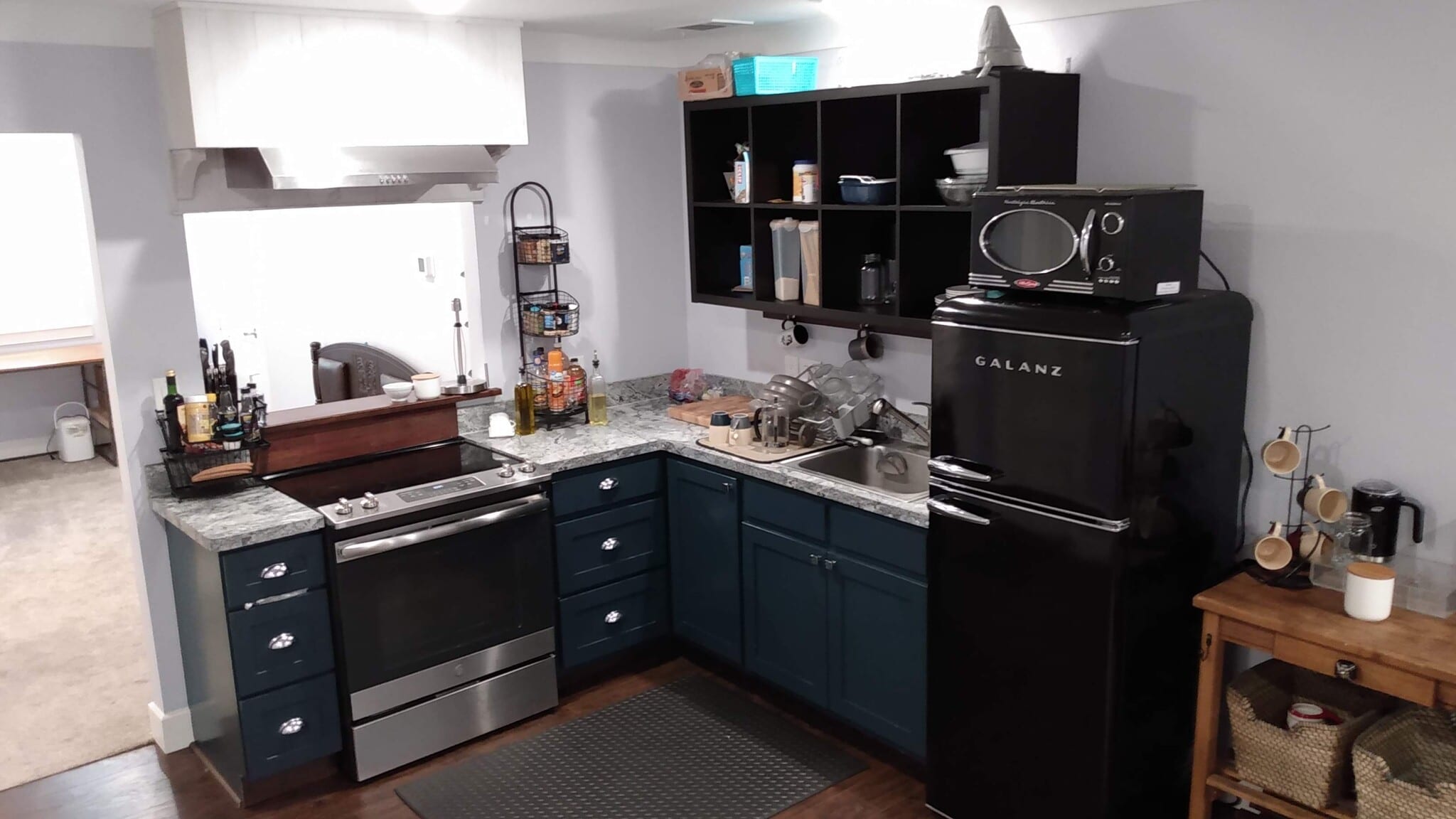 shared kitchen - 400 Lakeview Blvd