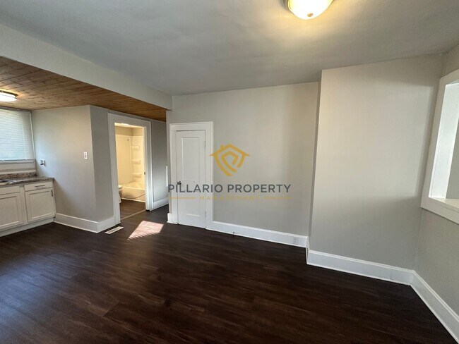 Building Photo - Stylish & Updated 3 Bedroom / 1.5 Bath Home – Move-In Ready!