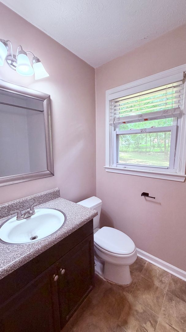 Building Photo - Lithia Springs 3 Bed-1 Bath Stepless Ranch, Private Lot, Carport