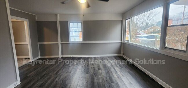 Building Photo - 527 S Magnolia Ave