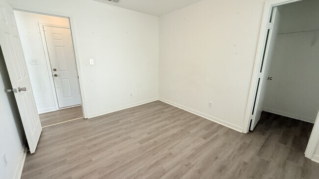 Building Photo - 15251 Tyler Mill Dr