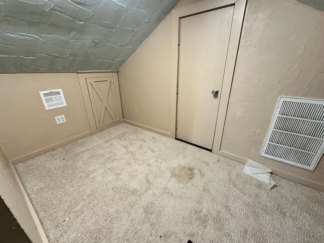 Building Photo - FOR RENT: Unique 2-Bed, 1-Bath Home on a C...