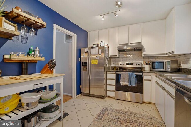 Building Photo - 7930 Bubbling Brook Cir