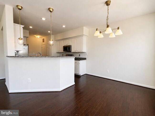 Building Photo - 5845 Bella Marie Wy