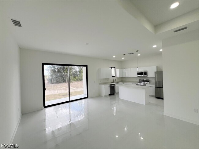 Building Photo - 2113 NW 41st Ave
