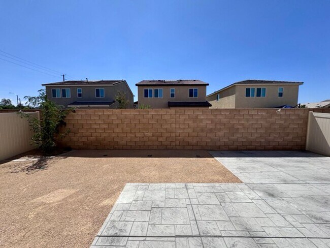 Building Photo - Spacious 4 Bedroom, 2.5 Bathroom Home with...