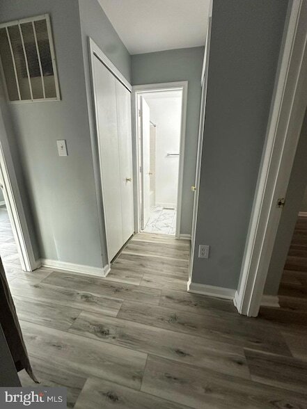 Building Photo - 7927 Foxcrest Ct