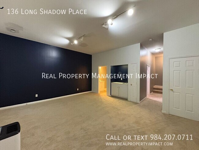 Building Photo - 136 Long Shadow Pl