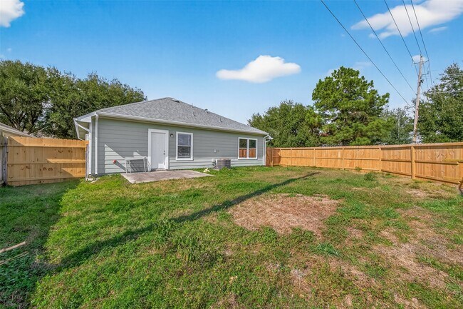 Building Photo - 9418 Belleclaire Ln