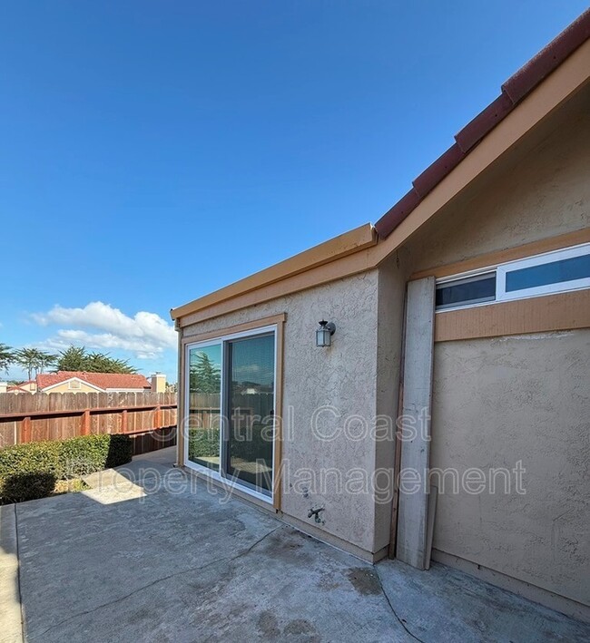 Building Photo - 161 Pebble Pl