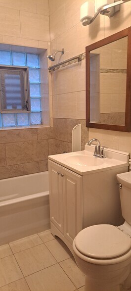 Building Photo - 1415 N Massasoit Ave