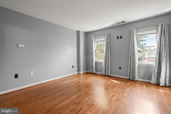 Building Photo - 1012 Oronoco St