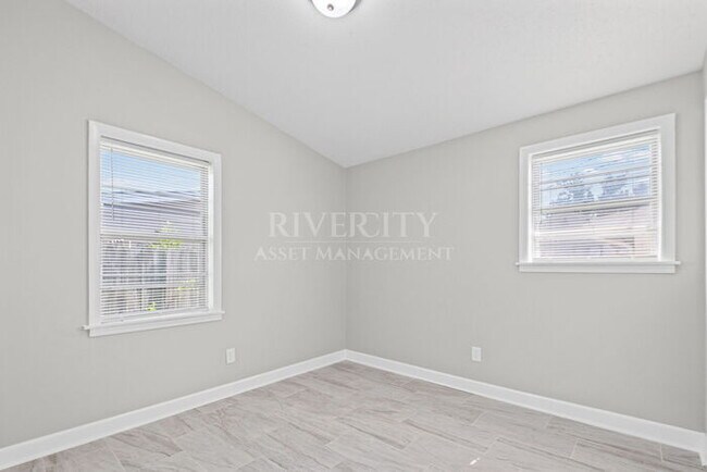 Building Photo - 5040 Colewood Ave