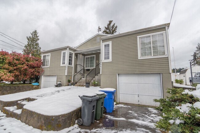 Building Photo - 3424 NE 79th Ave