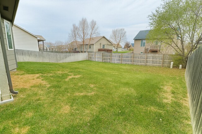 Building Photo - Welcome Home to This Spacious 5 Bedroom in Park City!