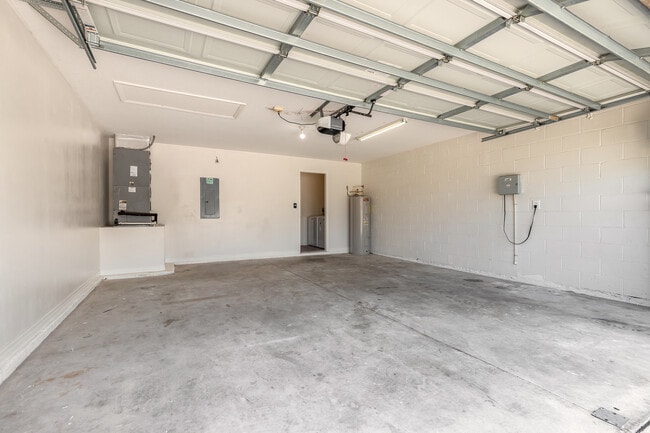 Building Photo - 109 Blue Daze Cir
