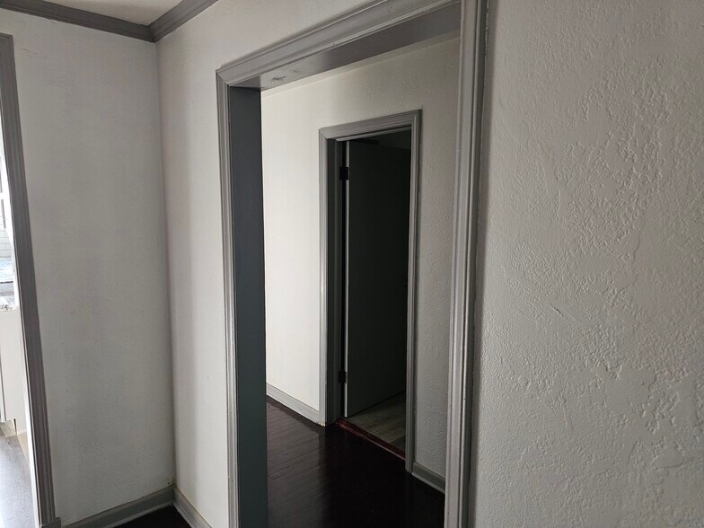 Building Photo - 5240 Highland Ave