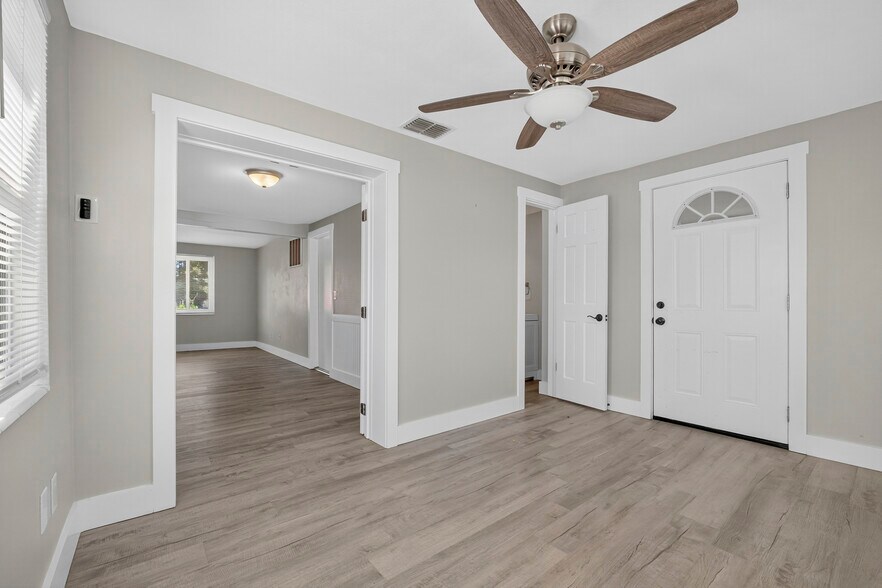 Building Photo - 3624 Oakhurst Dr