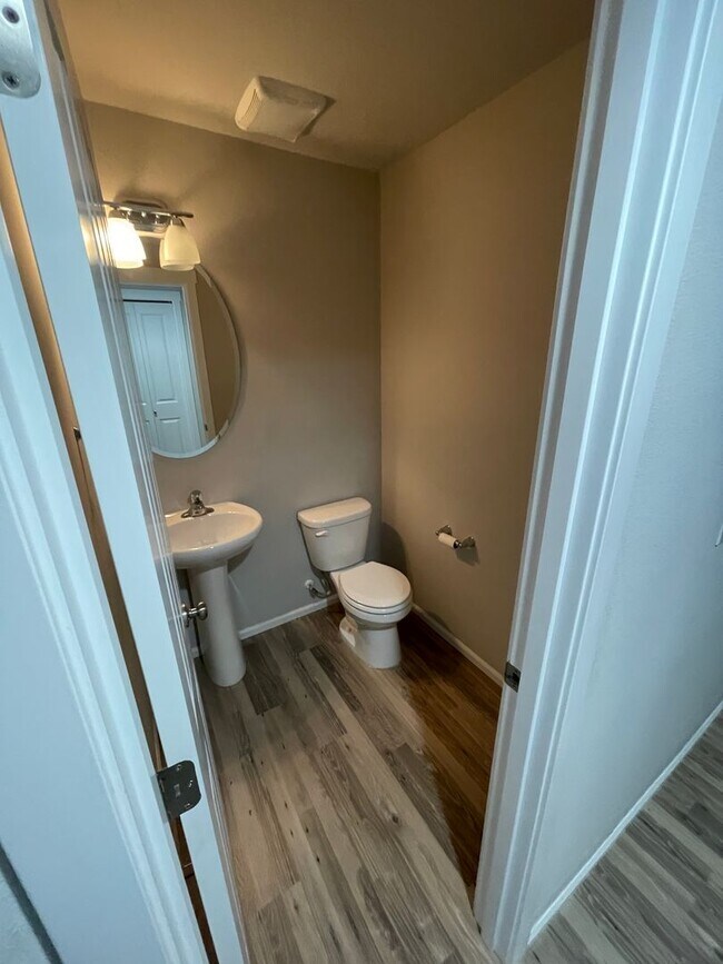 Building Photo - Gorgeous 4 Bed 3 Bath Home Built in 2019!