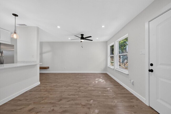 Building Photo - 2124 Burton Dr