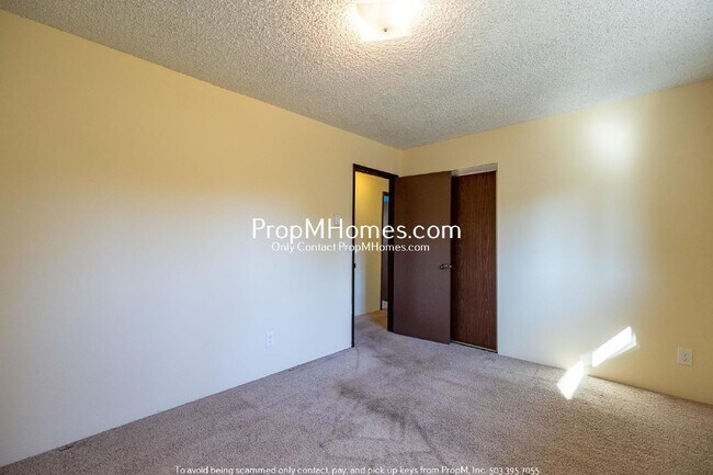 Building Photo - Two Bedroom Escape in the Heart of Oregon City!