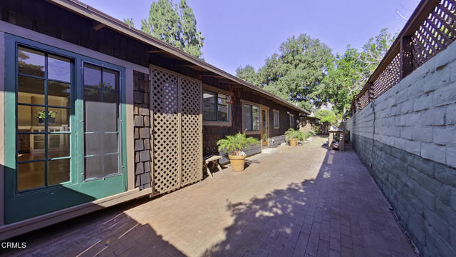 Building Photo - 1915 Las Lunas St