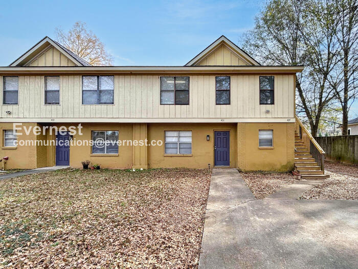 Building Photo - 437 Annie St