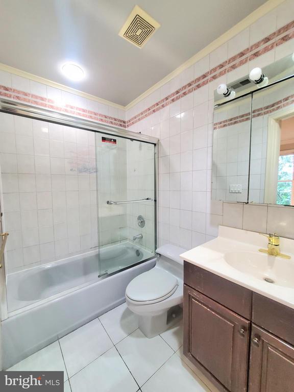 Building Photo - 742 S Granada St