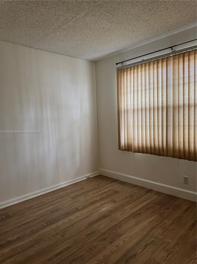 Building Photo - 13101 SW 11th Ct