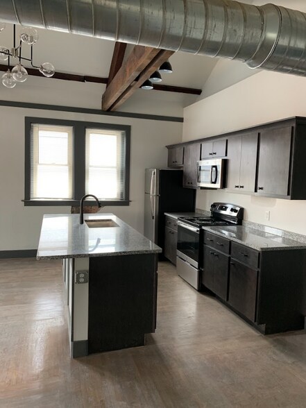 Unit 4 Kitchen - 2616 Short Vine St