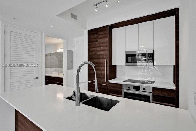 Building Photo - 301 Altara Ave